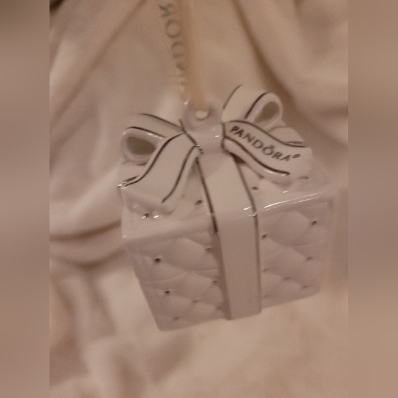 PANDORA Present Ornament - Picture 6 of 8